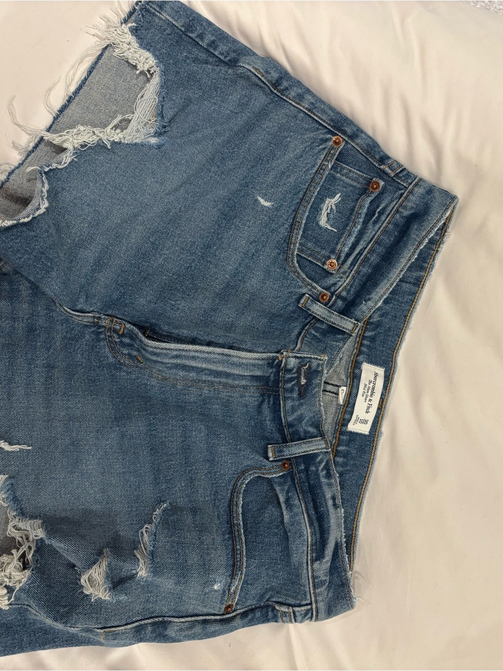 Abercrombie & Fitch Distressed Mom Short Mid Rise - Curve Love